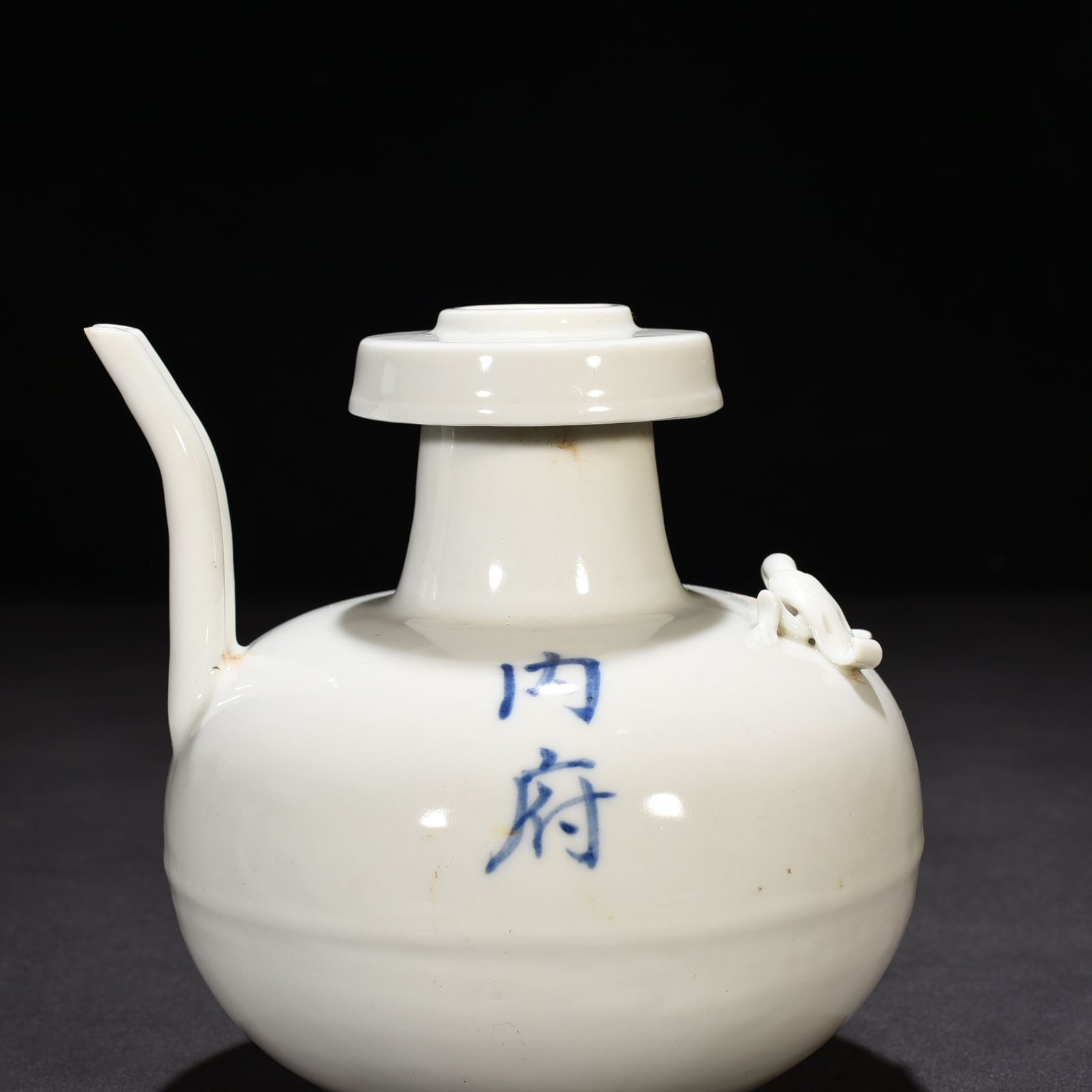 Ming Dynasty Yongle inner palace style sweet white glaze dragon army holding