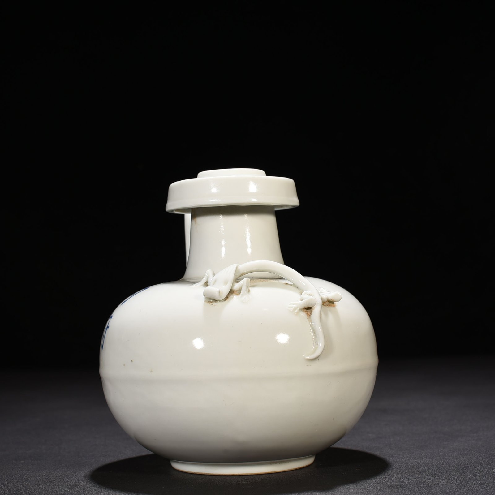 Ming Dynasty Yongle inner palace style sweet white glaze dragon army holding