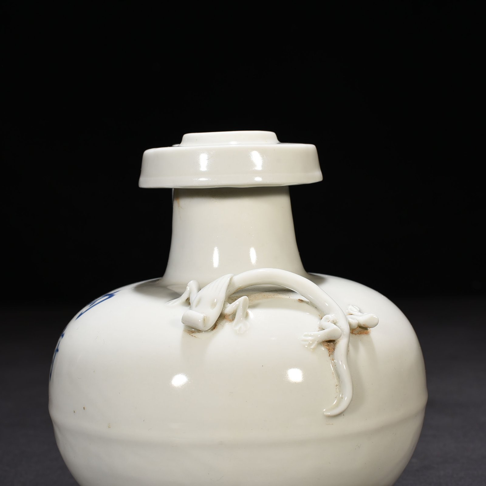 Ming Dynasty Yongle inner palace style sweet white glaze dragon army holding