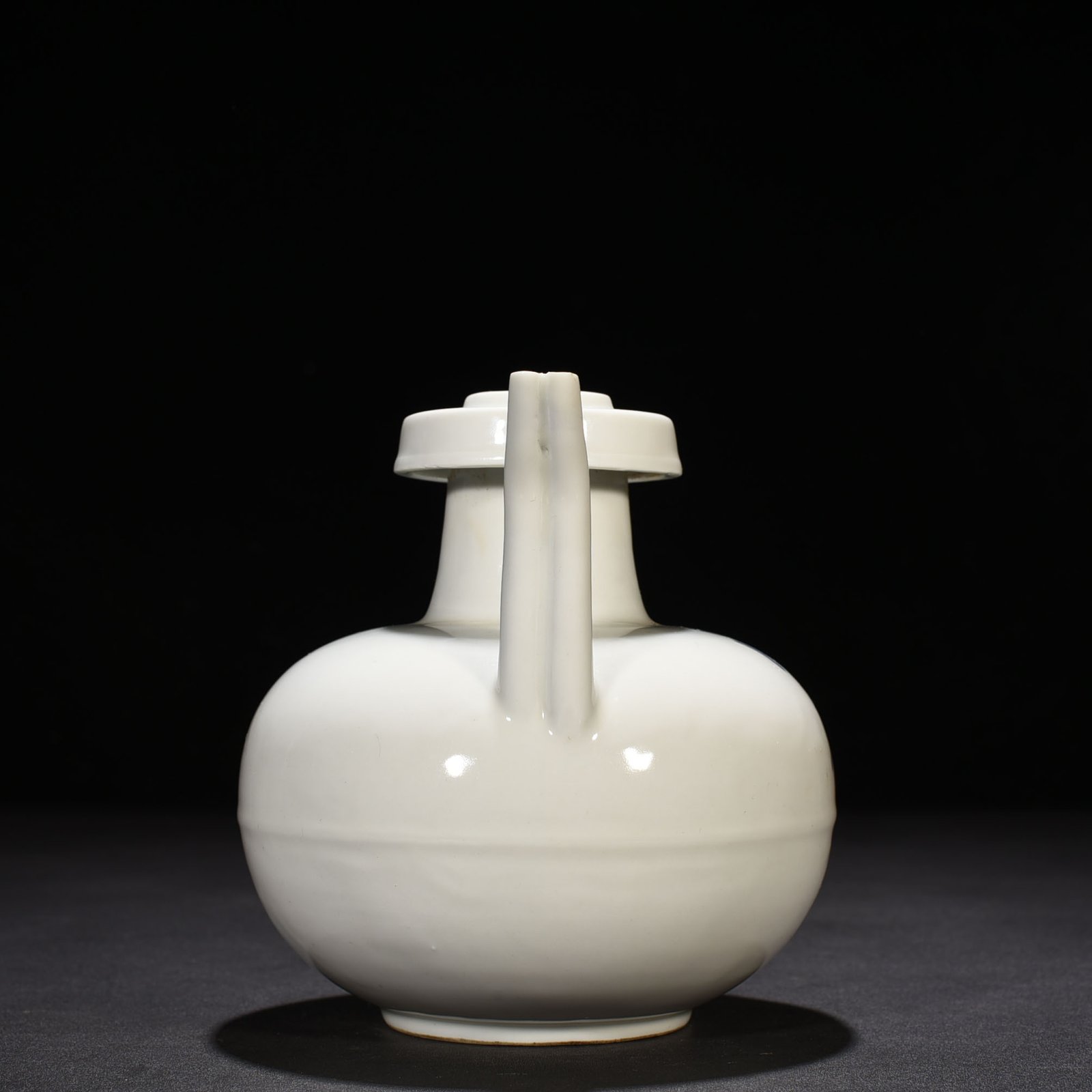 Ming Dynasty Yongle inner palace style sweet white glaze dragon army holding