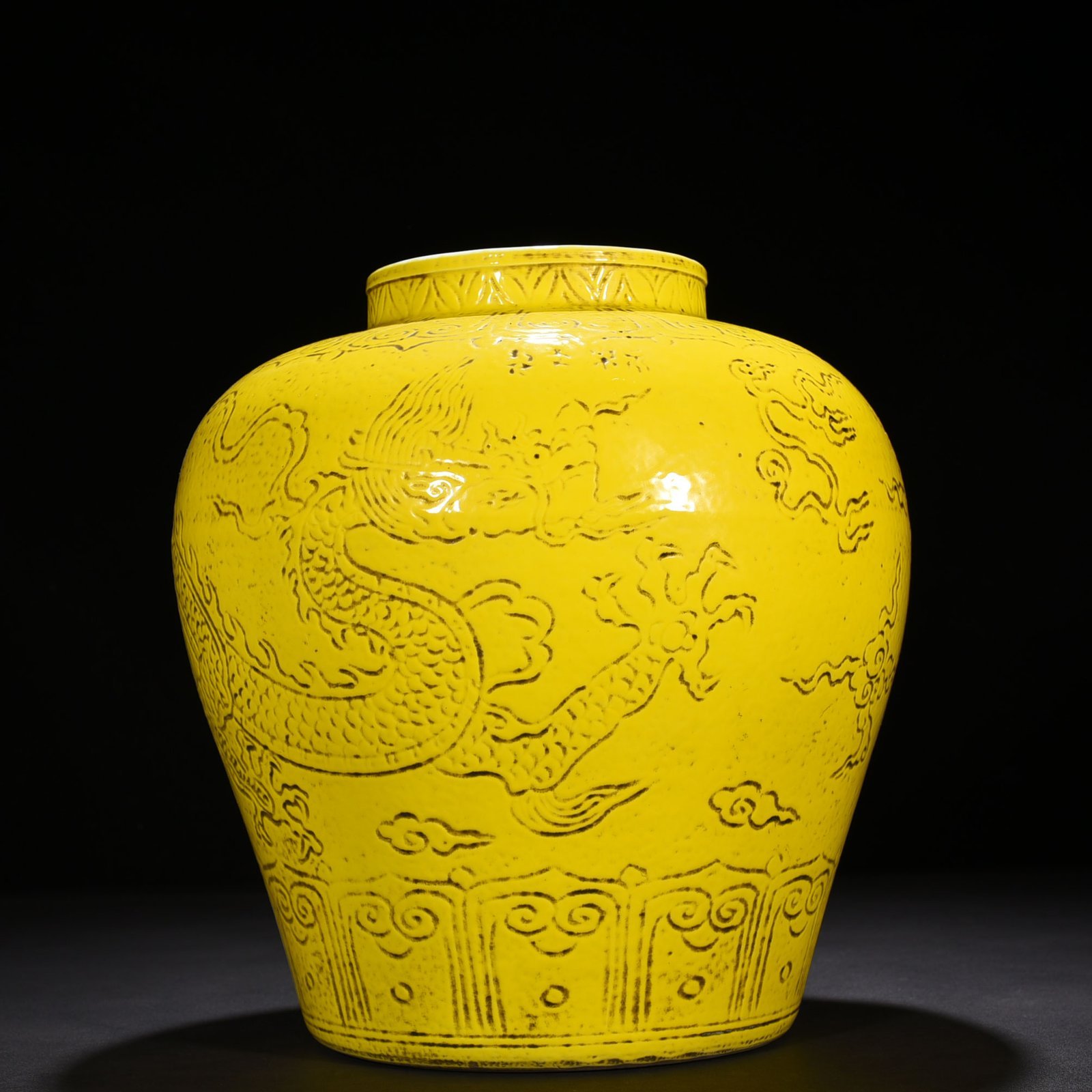 Ming Dynasty Yongle jade yellow glaze jar with hidden dragon
