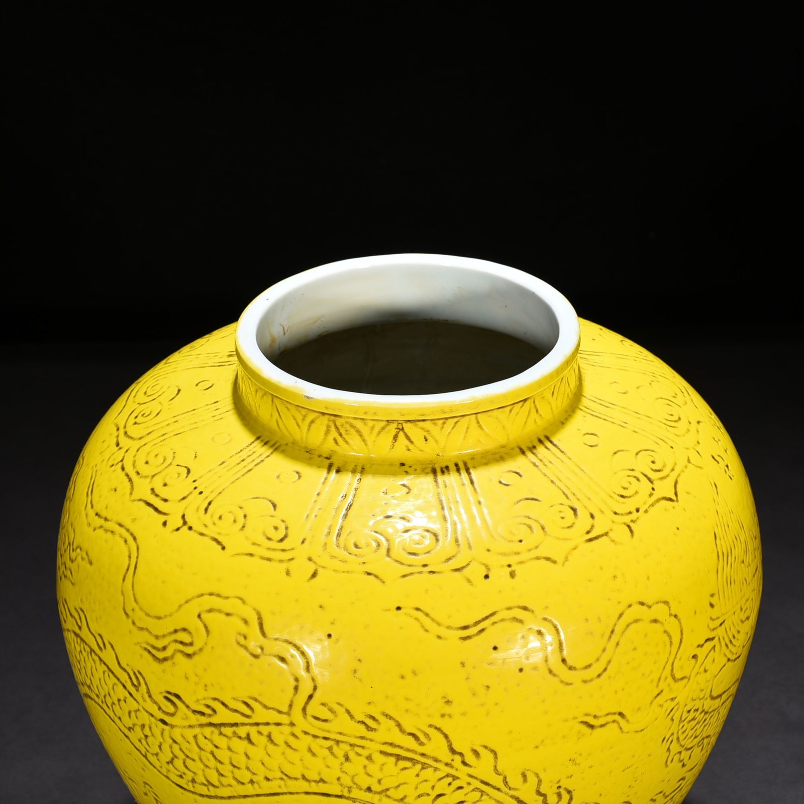 Ming Dynasty Yongle jade yellow glaze jar with hidden dragon