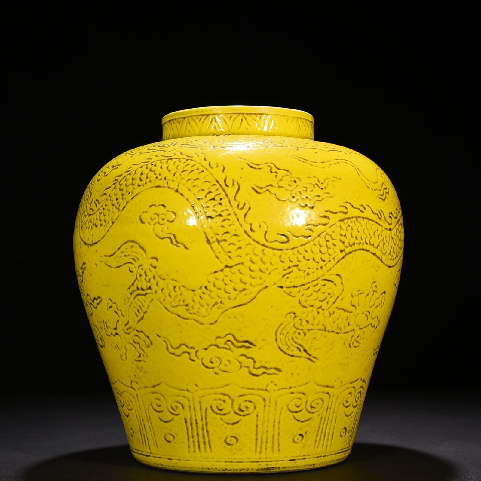 Ming Dynasty Yongle jade yellow glaze jar with hidden dragon