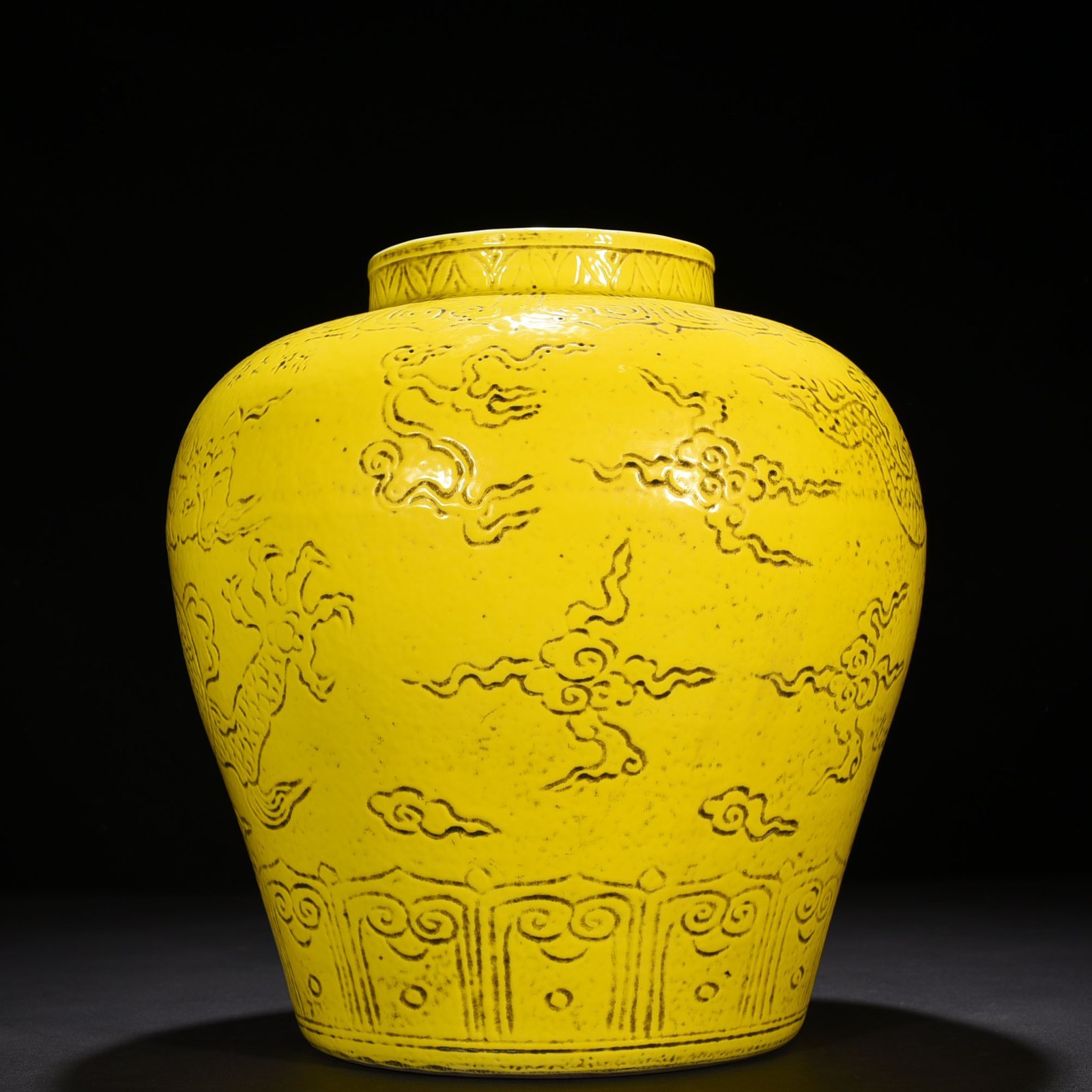 Ming Dynasty Yongle jade yellow glaze jar with hidden dragon