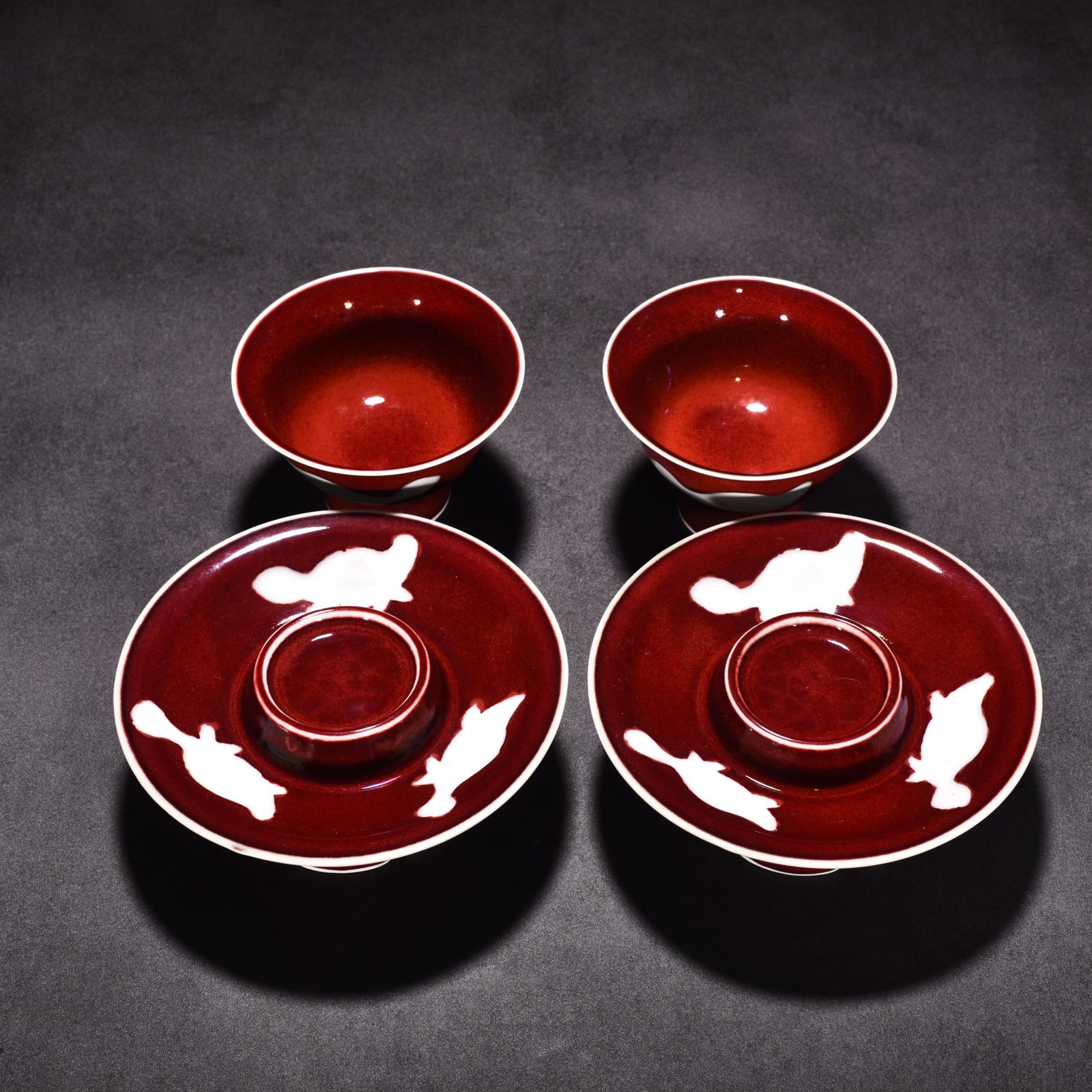 Ming Dynasty Yongle ruby ​​red glazed white engraved three-fish lamp holder