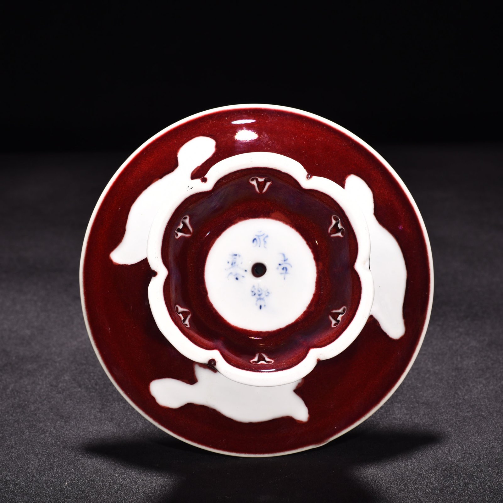 Ming Dynasty Yongle ruby ​​red glazed white engraved three-fish lamp holder