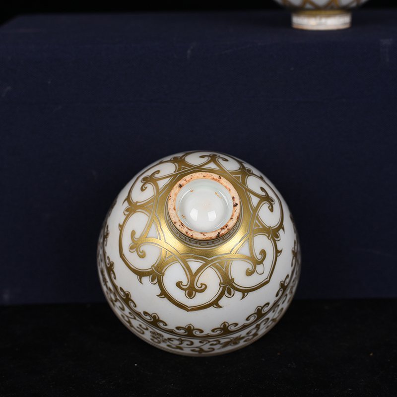 Ming Dynasty Yongle gold-painted chicken heart bowl with floral