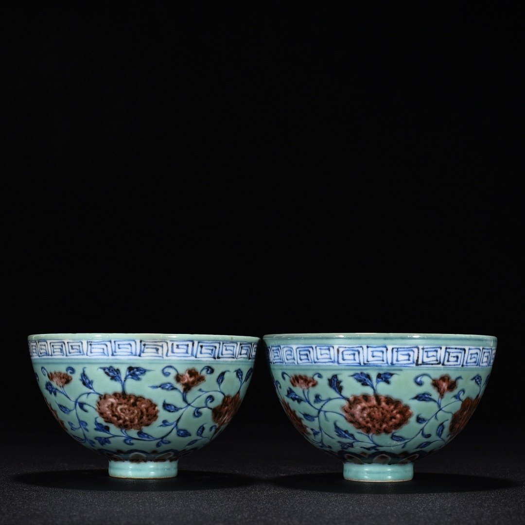 Ming Dynasty Yongle coral green glazed blue and white underglaze red flower chicken heart cup