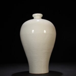 Ming Dynasty Yongle sweet white glaze plum vase with engraved phoenix