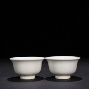 Ming Dynasty Yongle sweet white glaze pressed hand cup