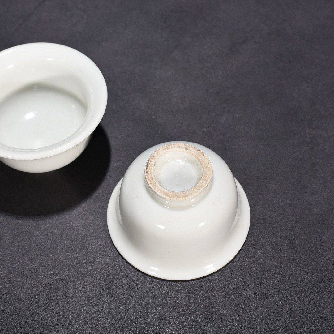 Ming Dynasty Yongle sweet white glaze pressed hand cup