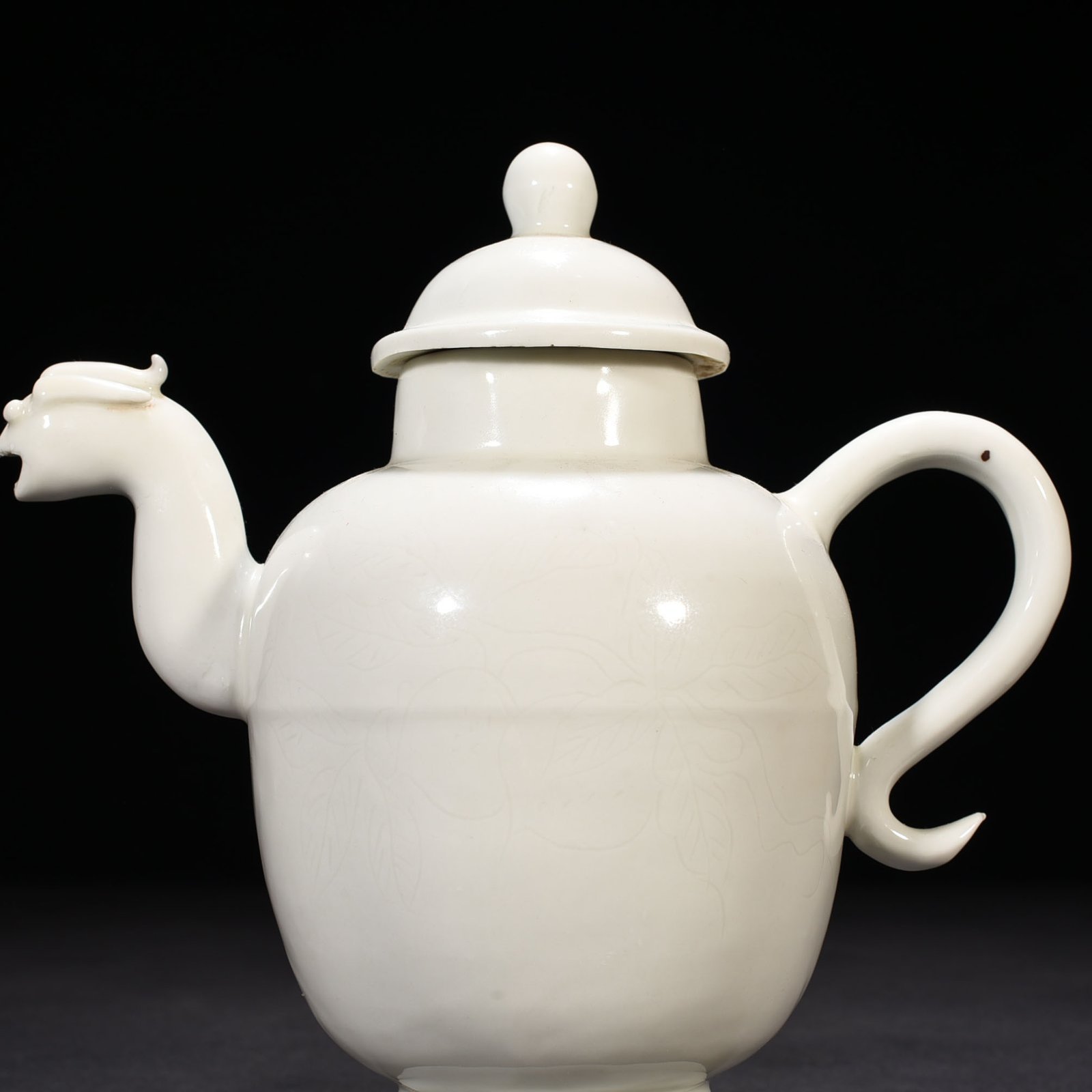 Ming Dynasty Yongle sweet white glaze secretly carved phoenix head ewer