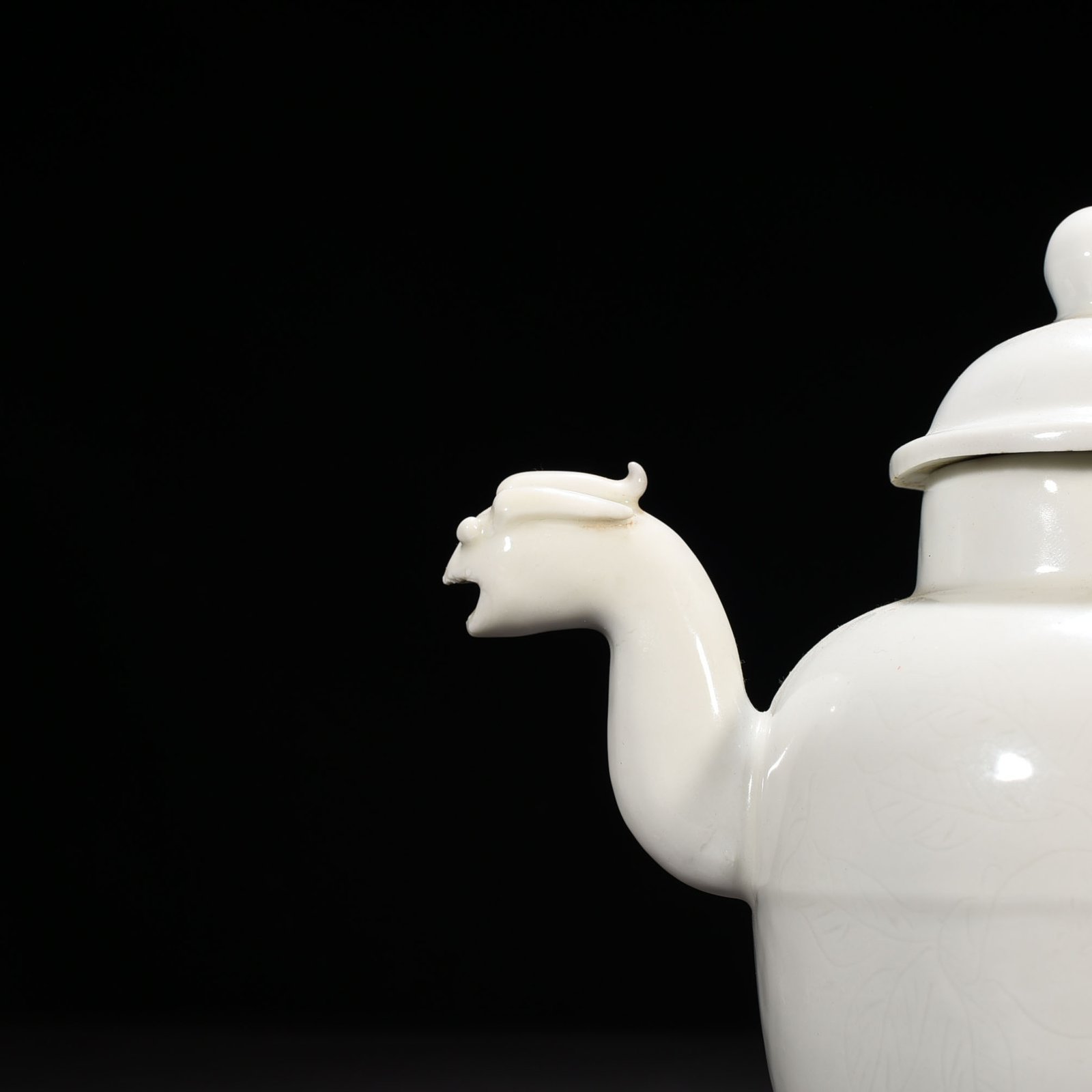 Ming Dynasty Yongle sweet white glaze secretly carved phoenix head ewer