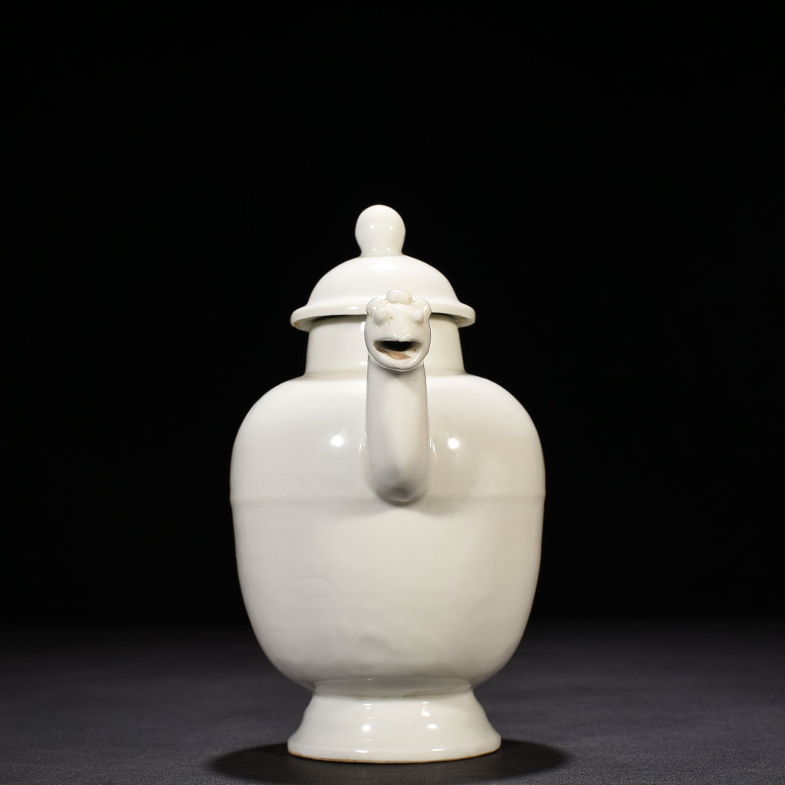 Ming Dynasty Yongle sweet white glaze secretly carved phoenix head ewer