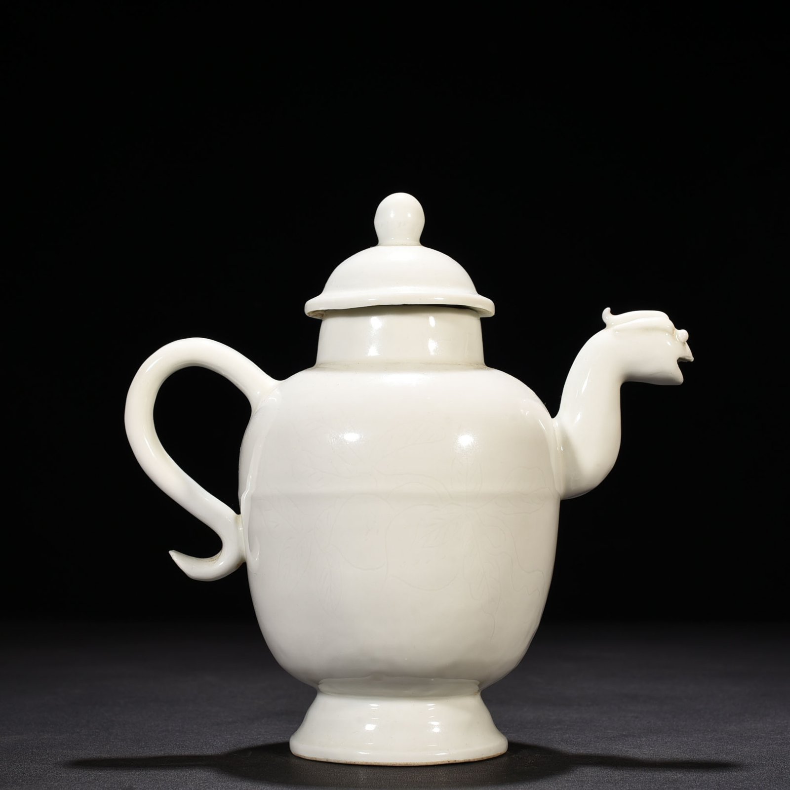 Ming Dynasty Yongle sweet white glaze secretly carved phoenix head ewer