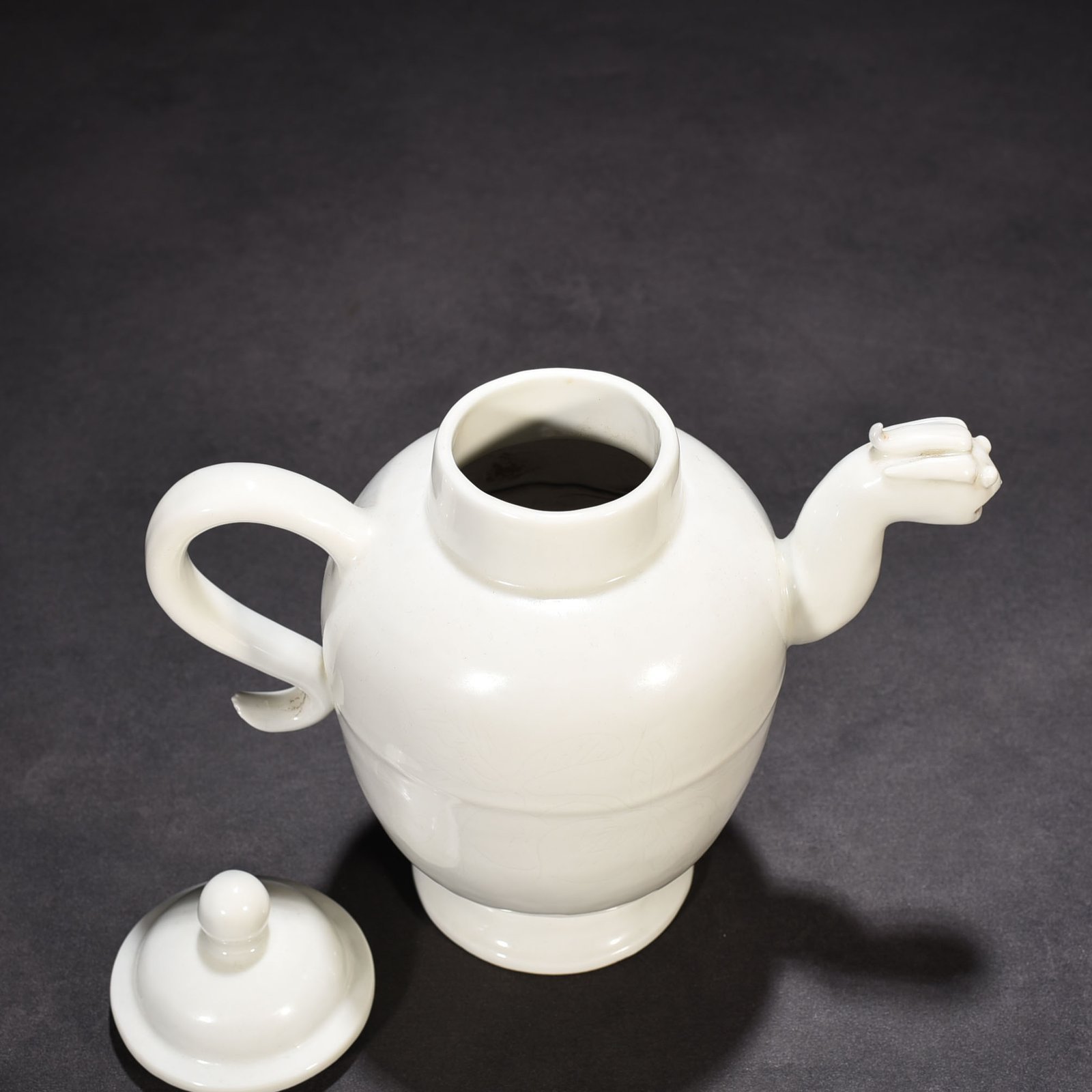 Ming Dynasty Yongle sweet white glaze secretly carved phoenix head ewer