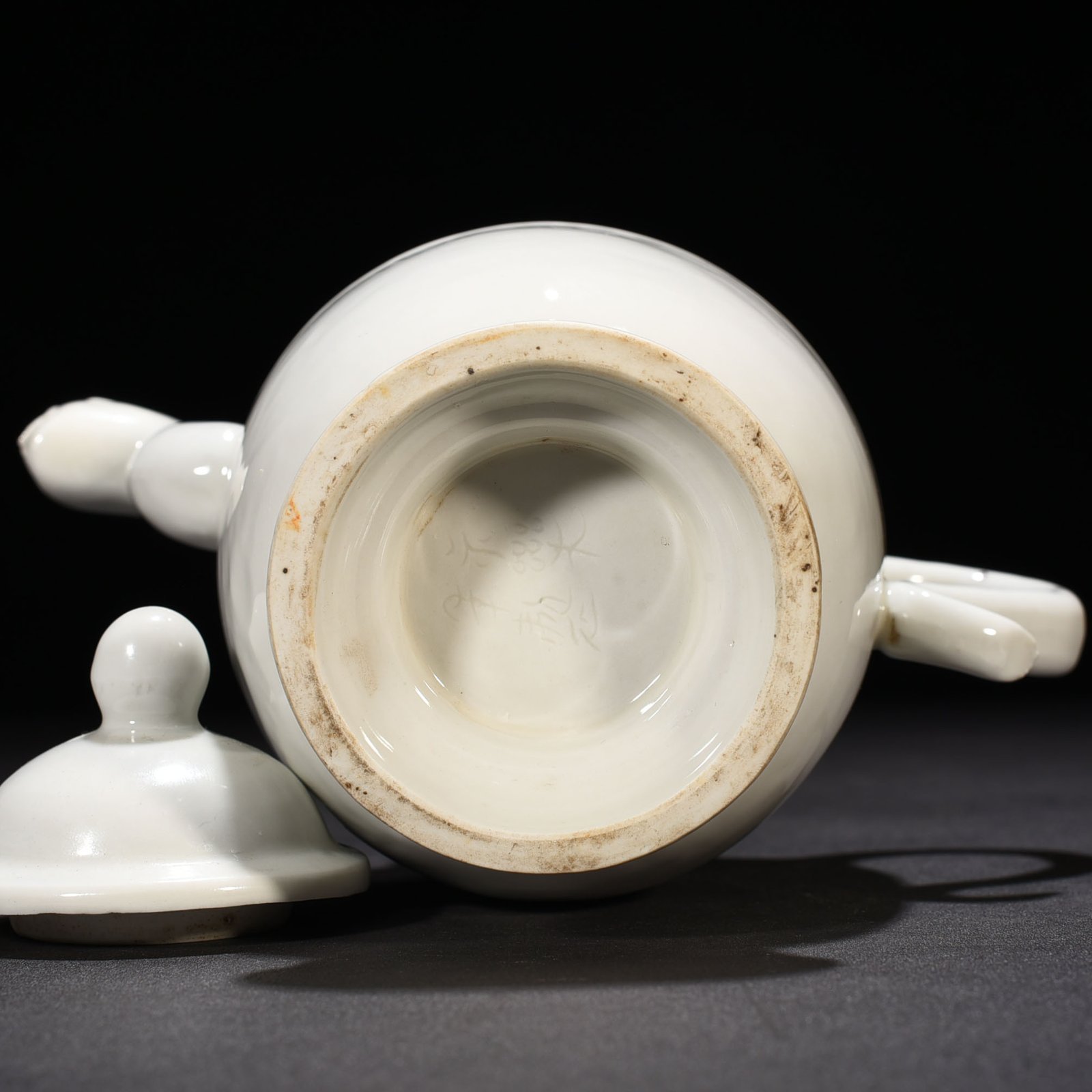 Ming Dynasty Yongle sweet white glaze secretly carved phoenix head ewer