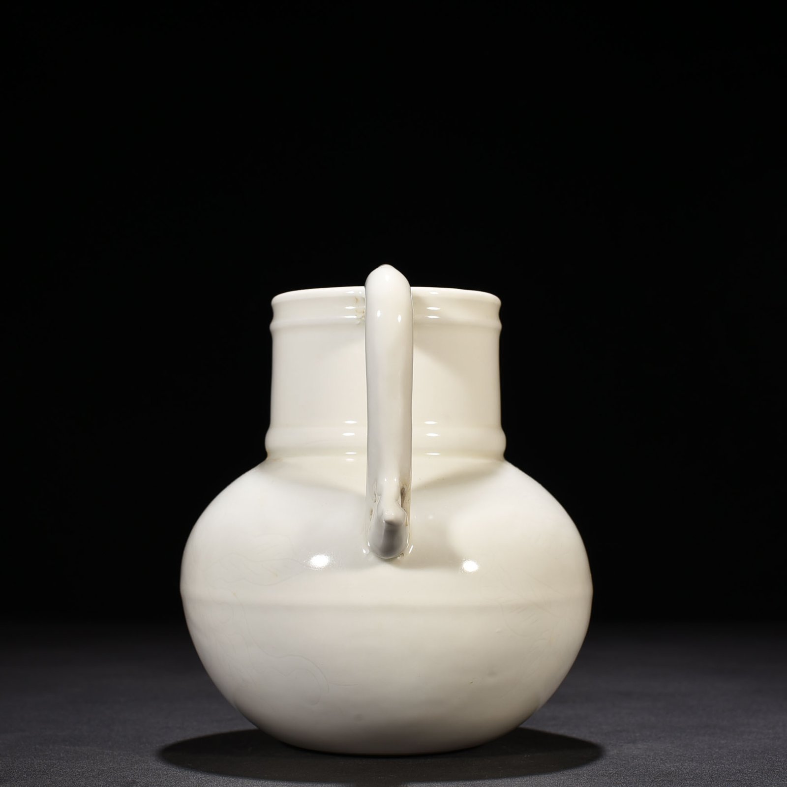 Ming Dynasty Yongle sweet white glaze secretly carved peach