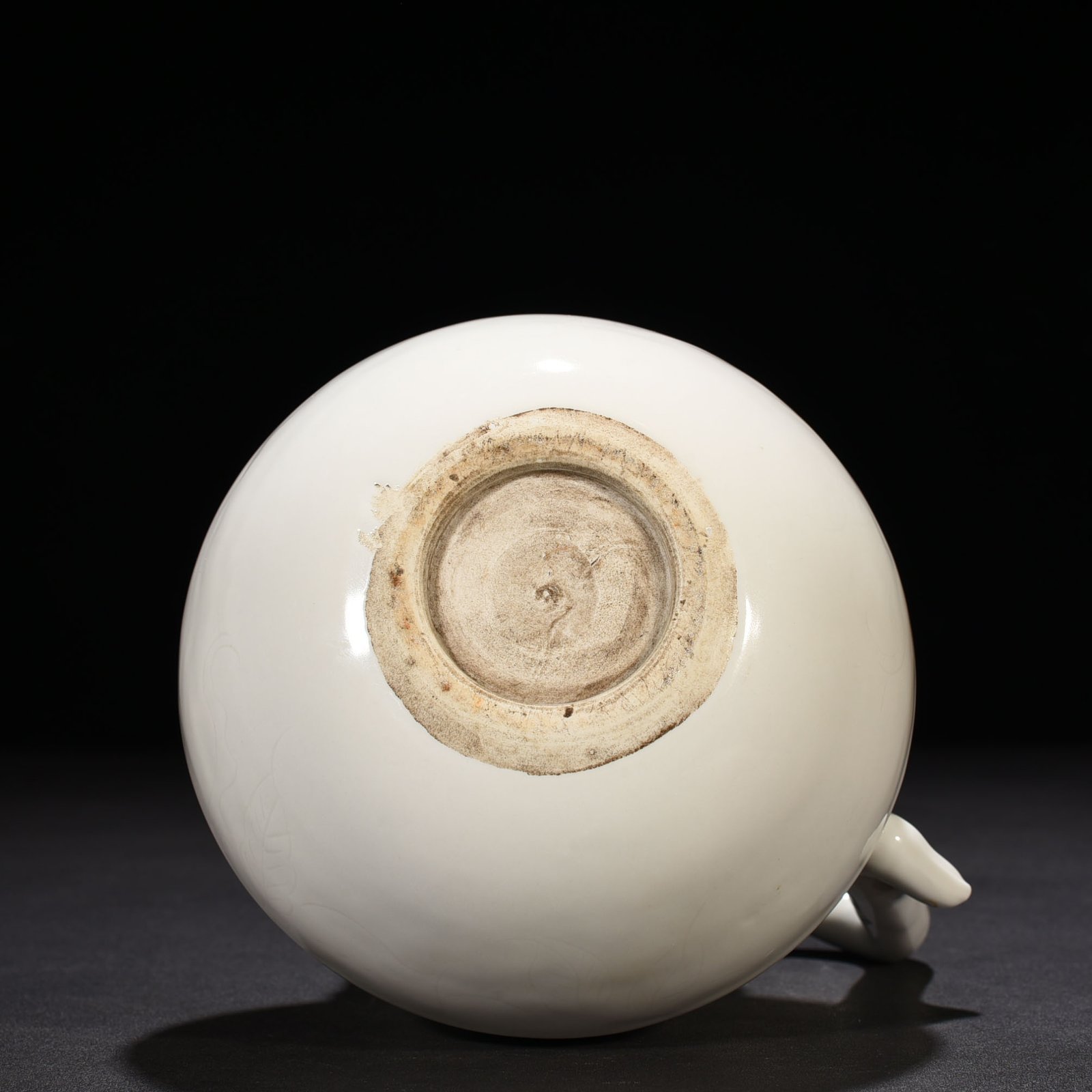 Ming Dynasty Yongle sweet white glaze secretly carved peach