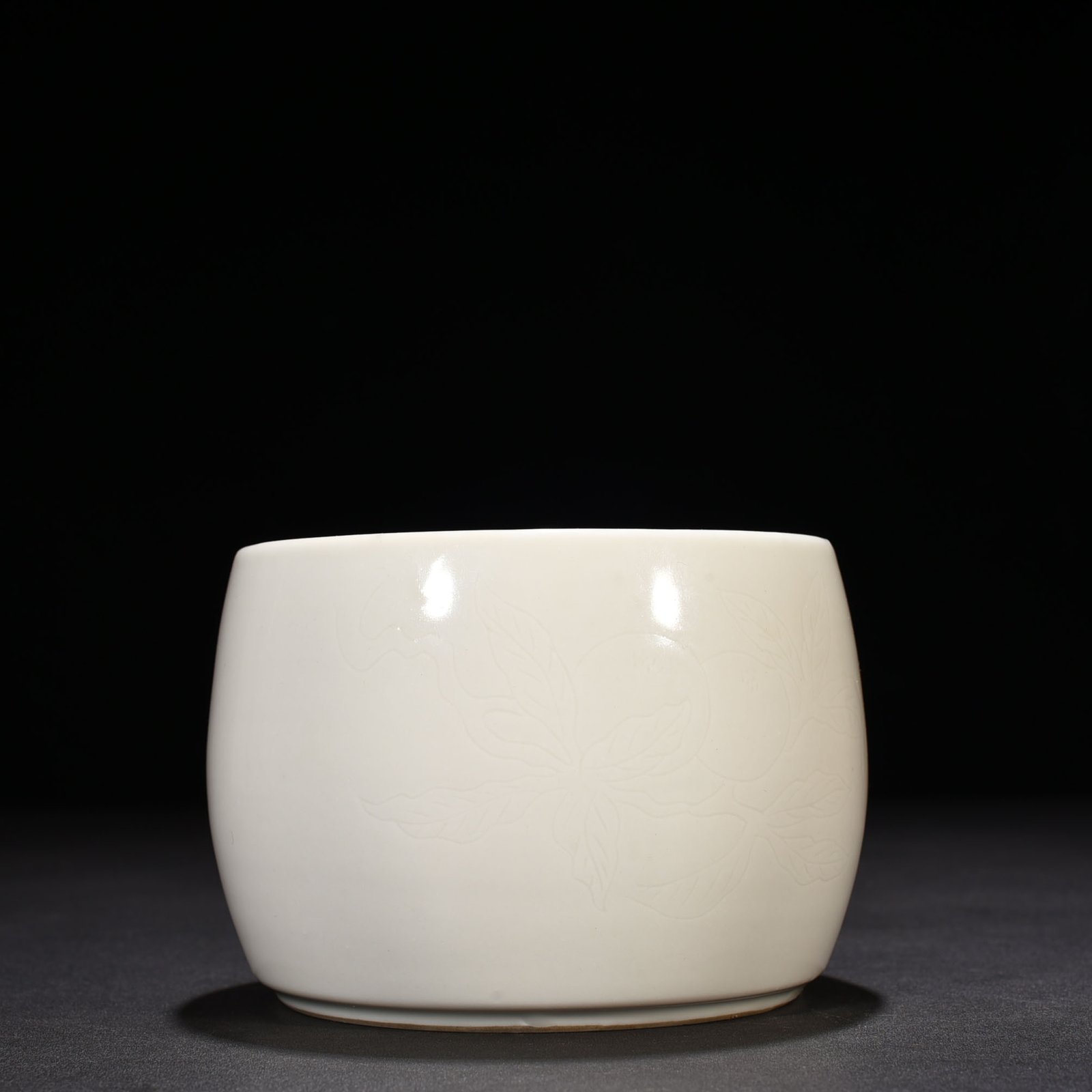 Ming Dynasty Yongle sweet white glaze secretly carved cricket jar