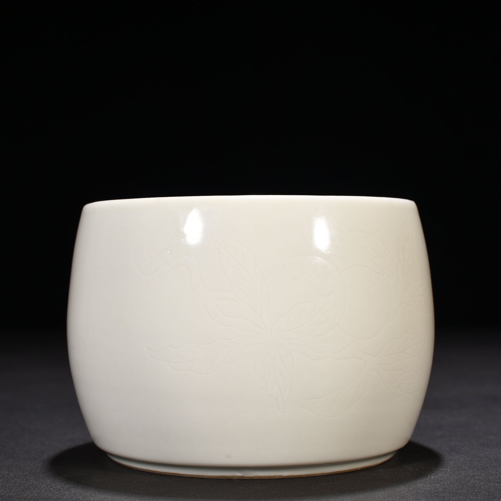 Ming Dynasty Yongle sweet white glaze secretly carved cricket jar