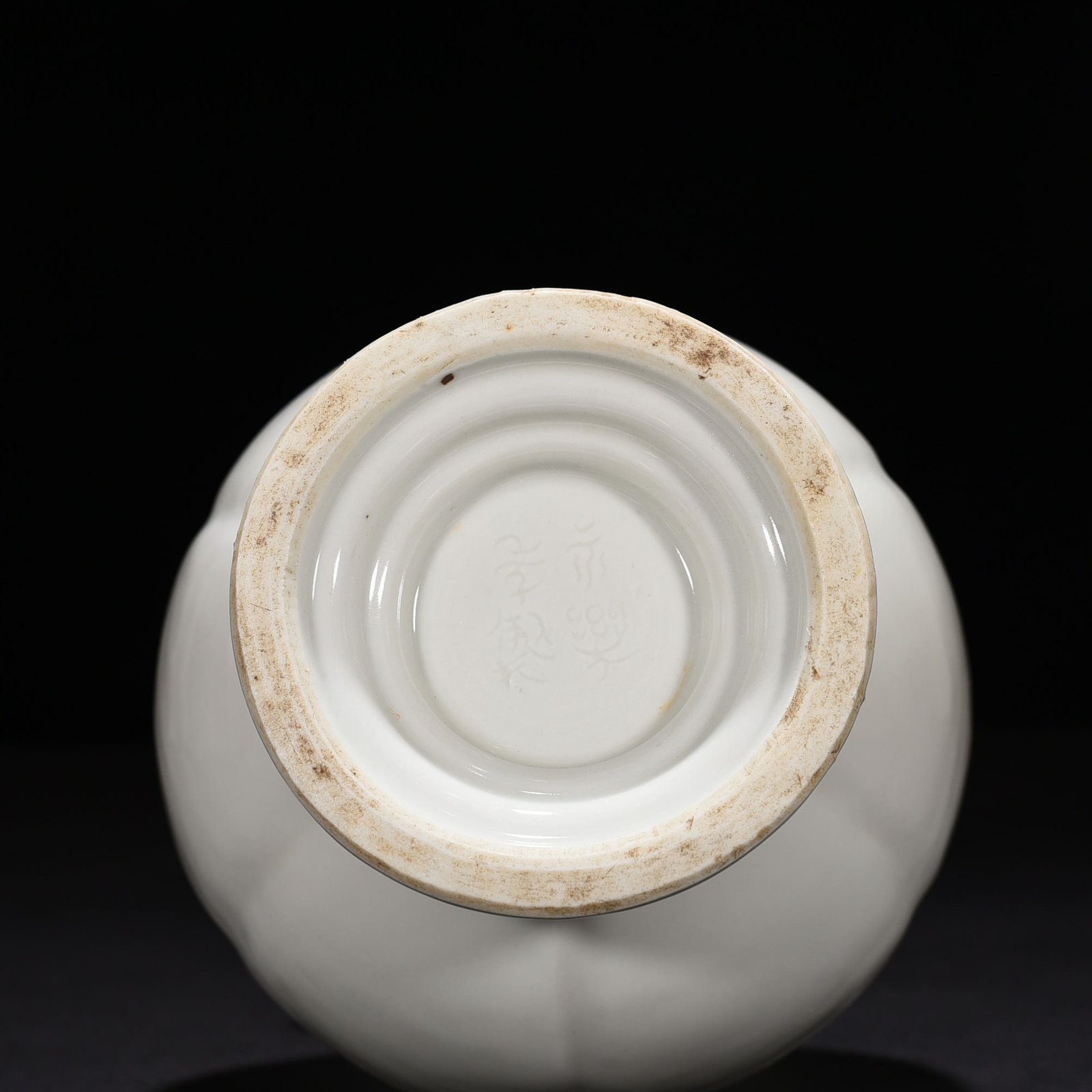 Ming Dynasty Yongle sweet white glaze secretly carved Ganoderma lucidum vase