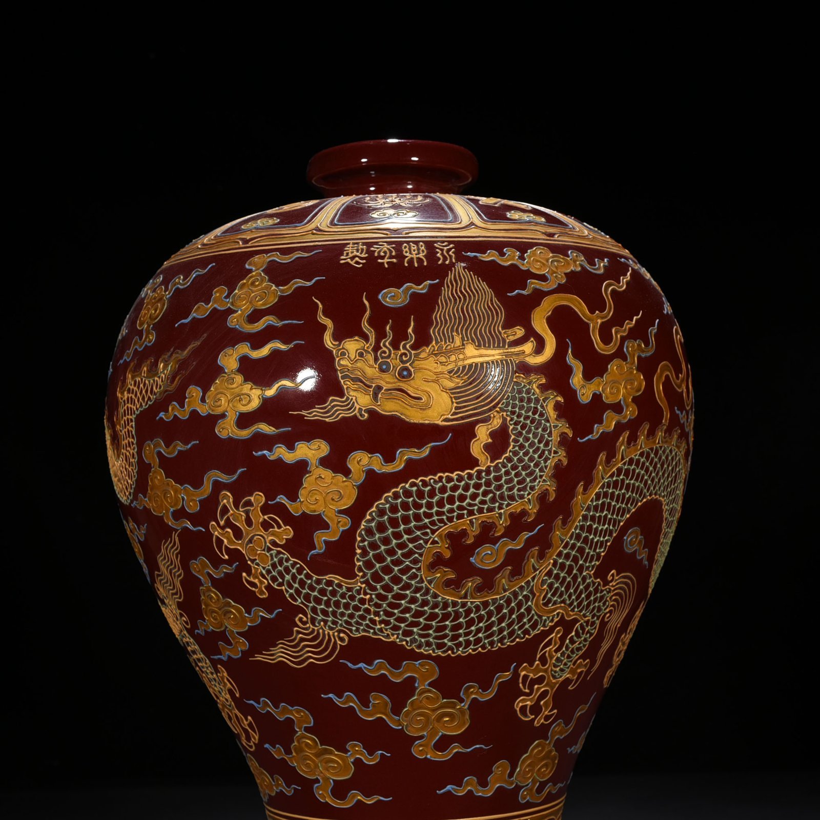 Ming Dynasty Yongle Festival red glaze powder gilt plum vase