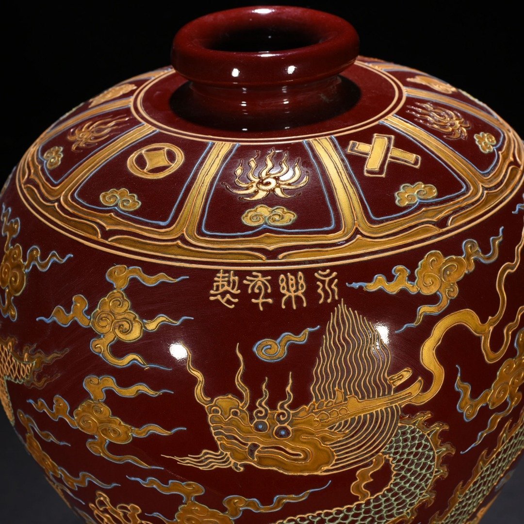 Ming Dynasty Yongle Festival red glaze powder gilt plum vase