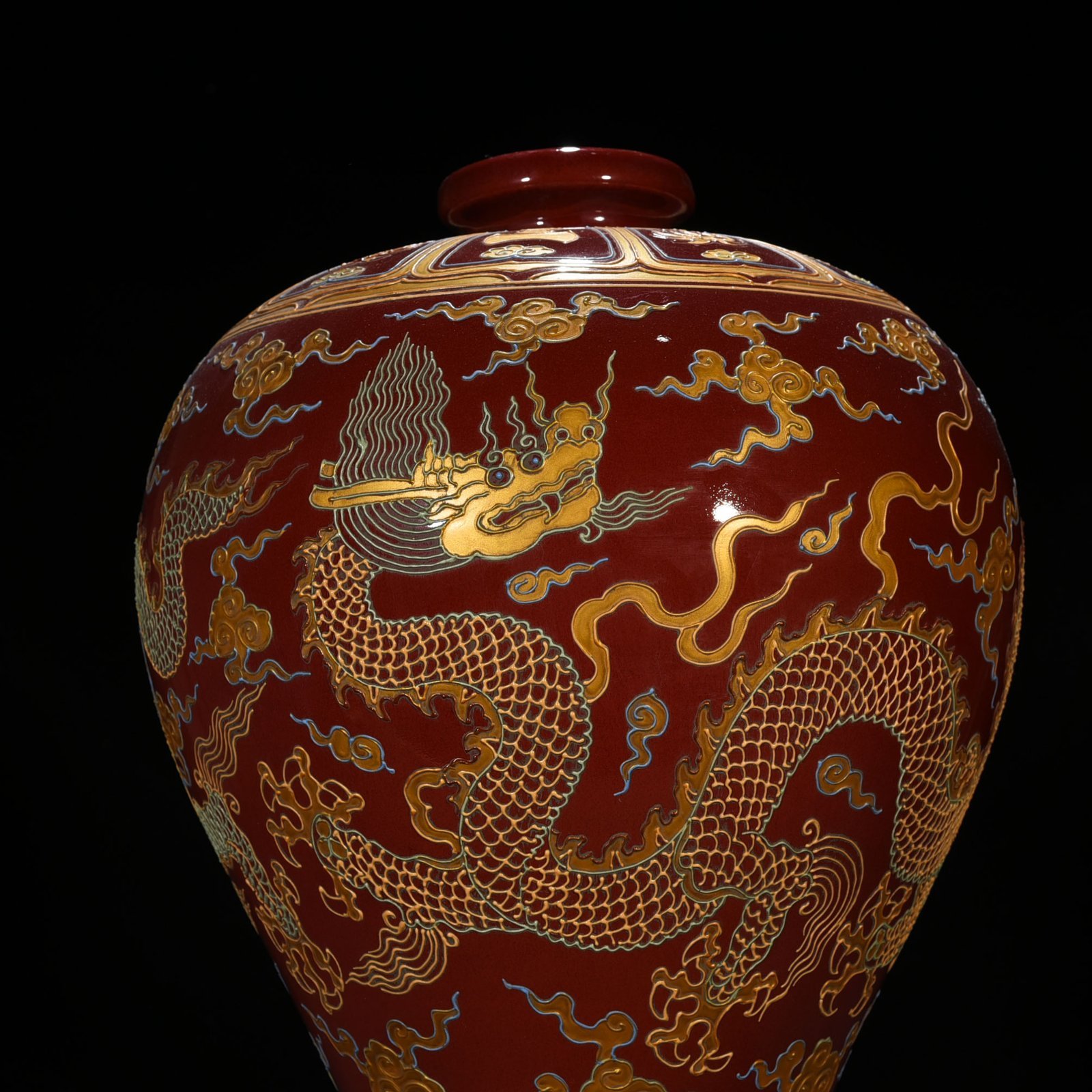 Ming Dynasty Yongle Festival red glaze powder gilt plum vase