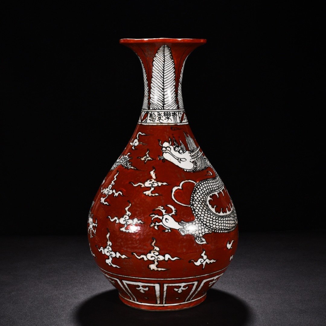 Ming Dynasty Yongle red glaze jade pot spring vase with cloud and dragon