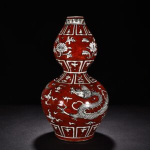 Ming Dynasty Yongle red-glazed gourd bottle with cloud and dragon