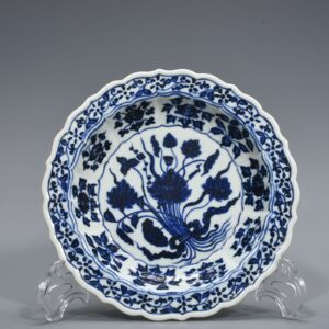 Ming Dynasty Yongle blue and white bouquet lotus rhombus edge folding plate