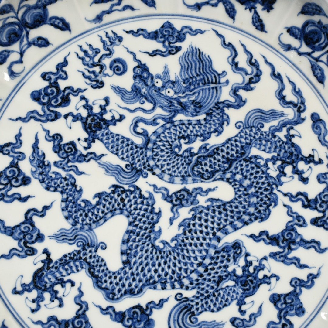 Ming Dynasty Yongle blue and white Yunlong rhombus folding edge dish