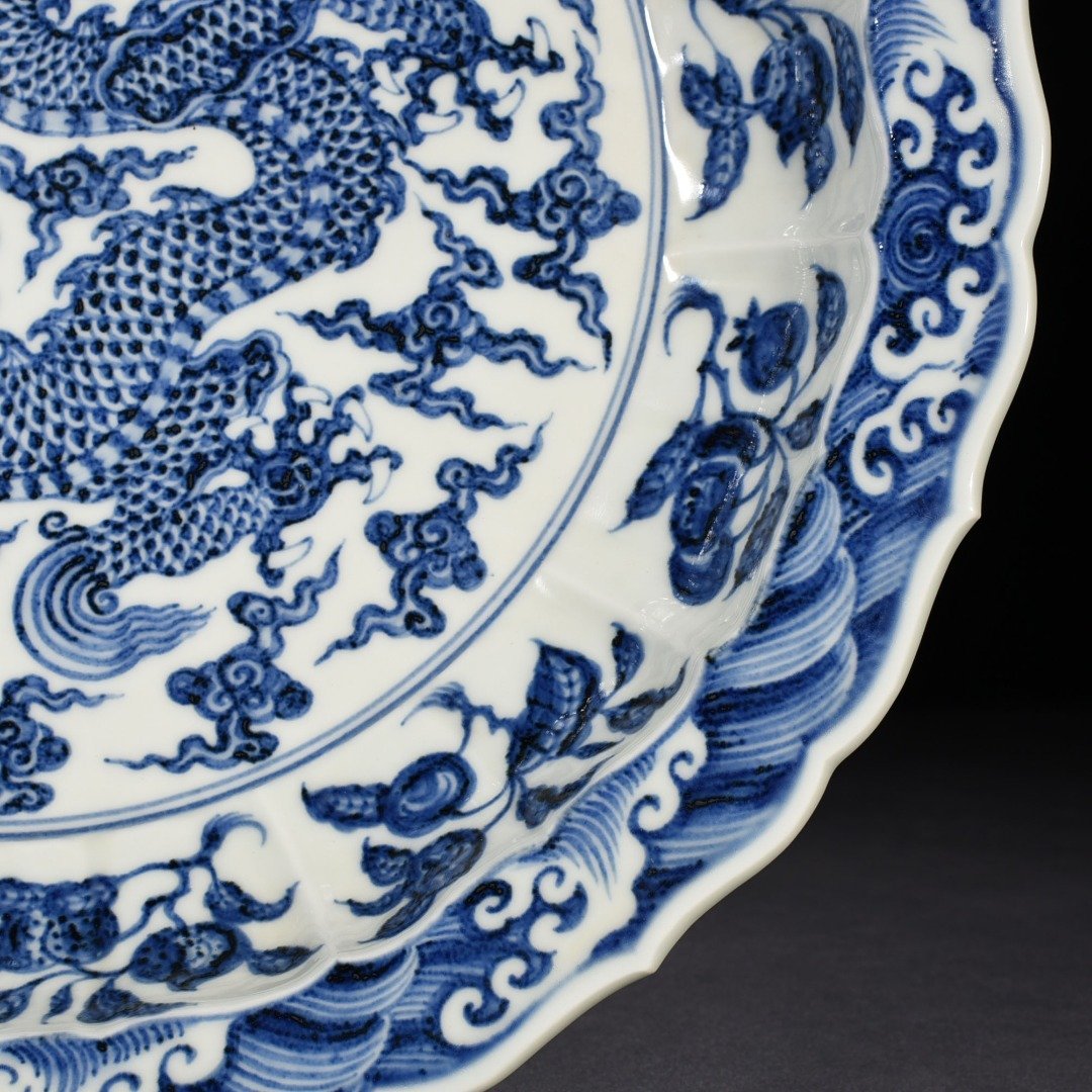 Ming Dynasty Yongle blue and white Yunlong rhombus folding edge dish