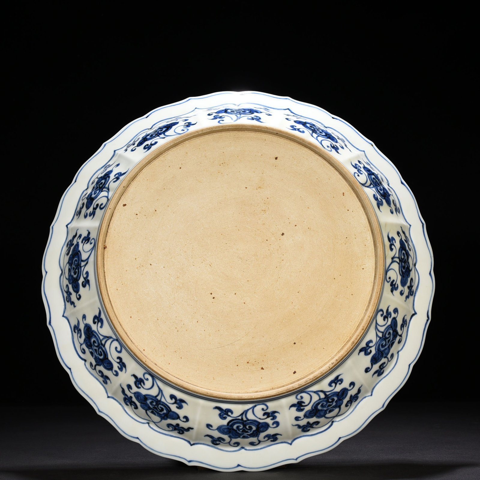 Ming Dynasty Yongle blue and white Yunlong rhombus folding edge dish