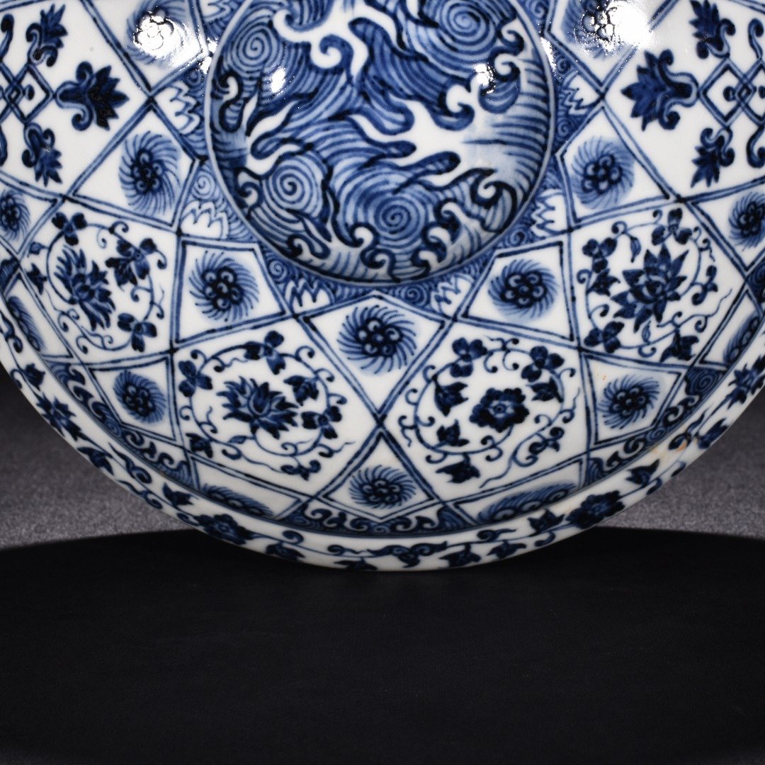 Ming Dynasty Yongle blue and white geometric floral flat pot