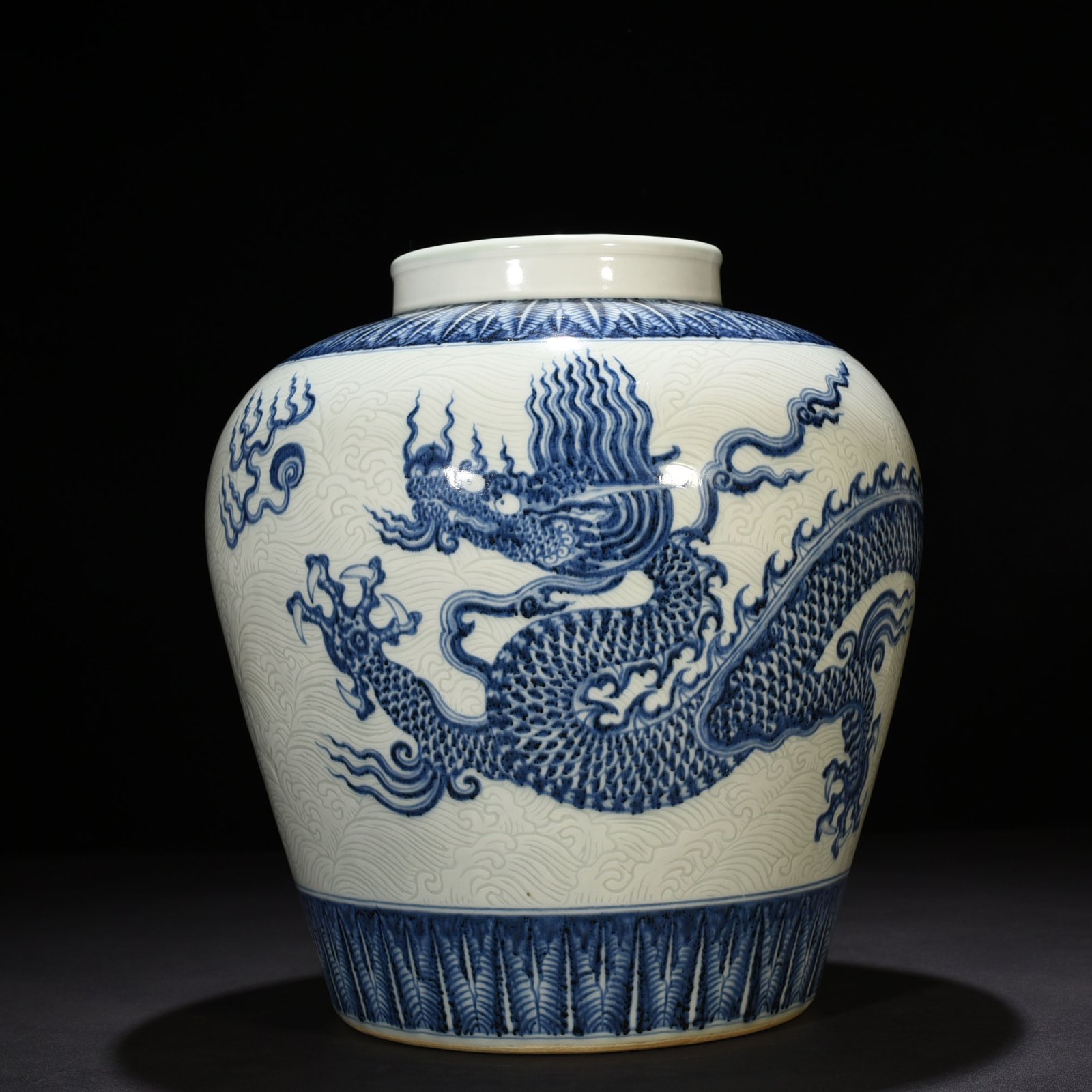 Ming Dynasty Yongle blue and white engraved sea water dragon jar