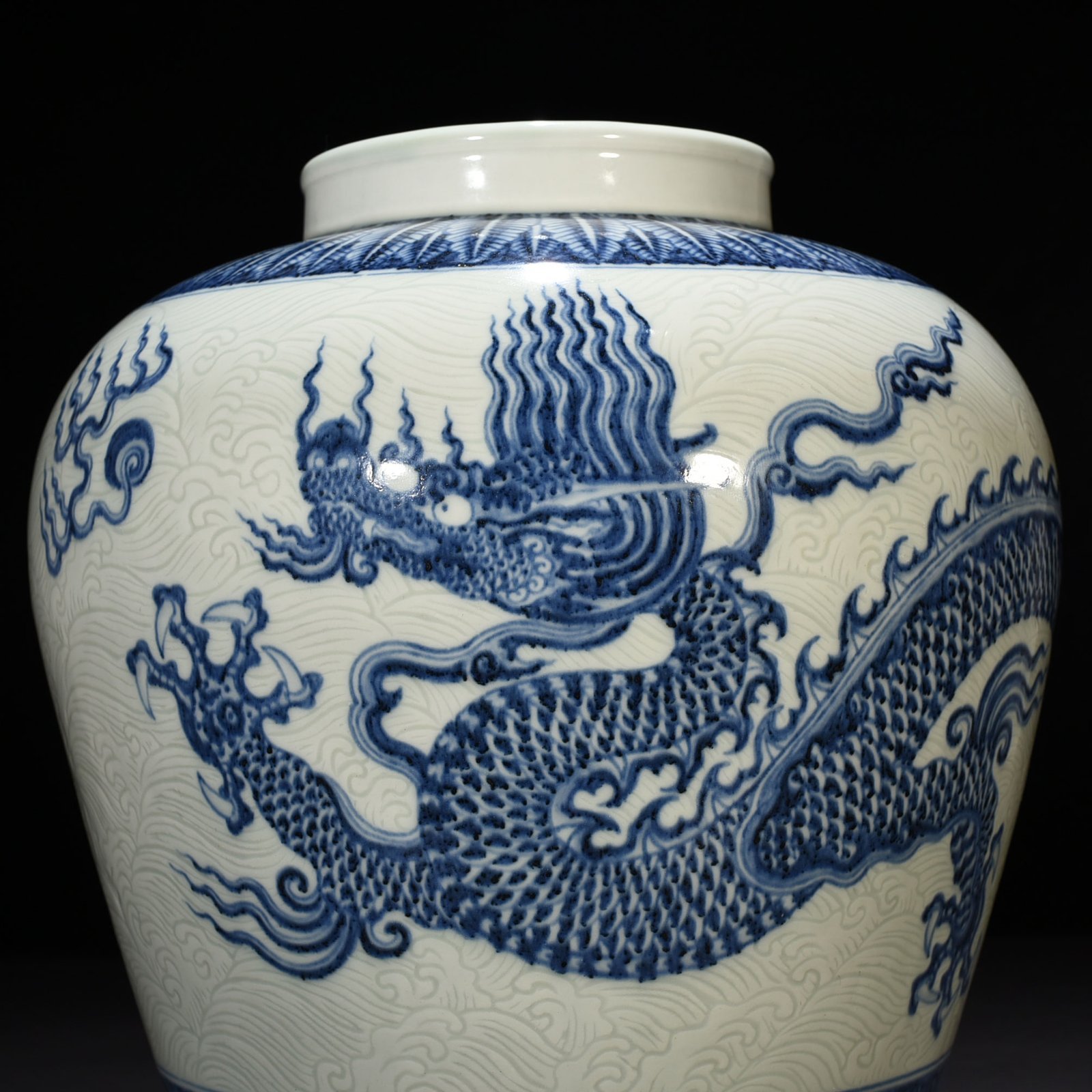 Ming Dynasty Yongle blue and white engraved sea water dragon jar