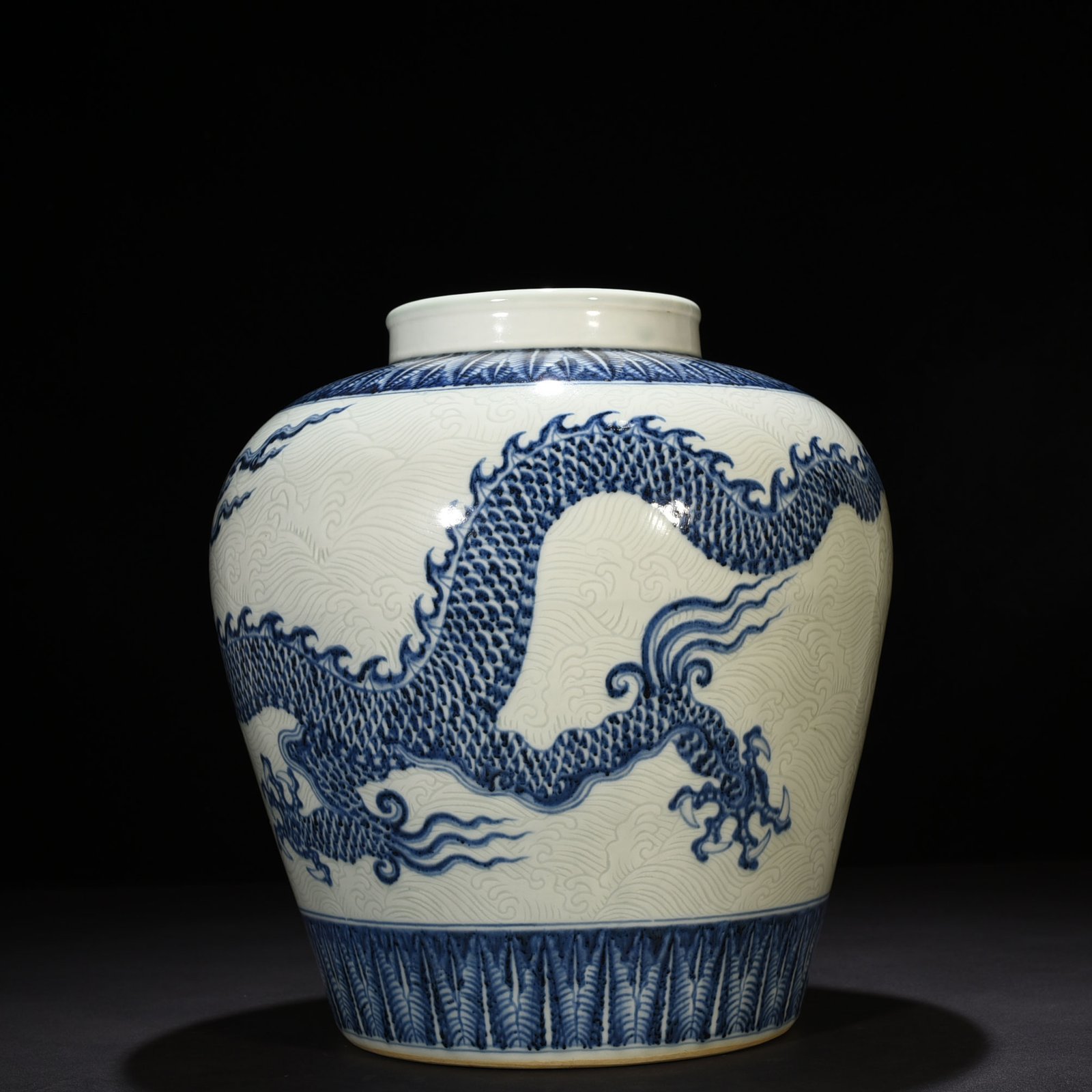 Ming Dynasty Yongle blue and white engraved sea water dragon jar