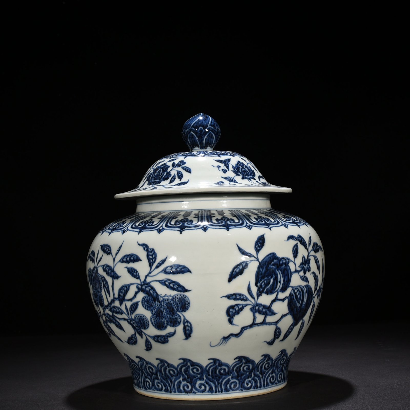 Ming Dynasty Yongle blue and white general jar with broken branches