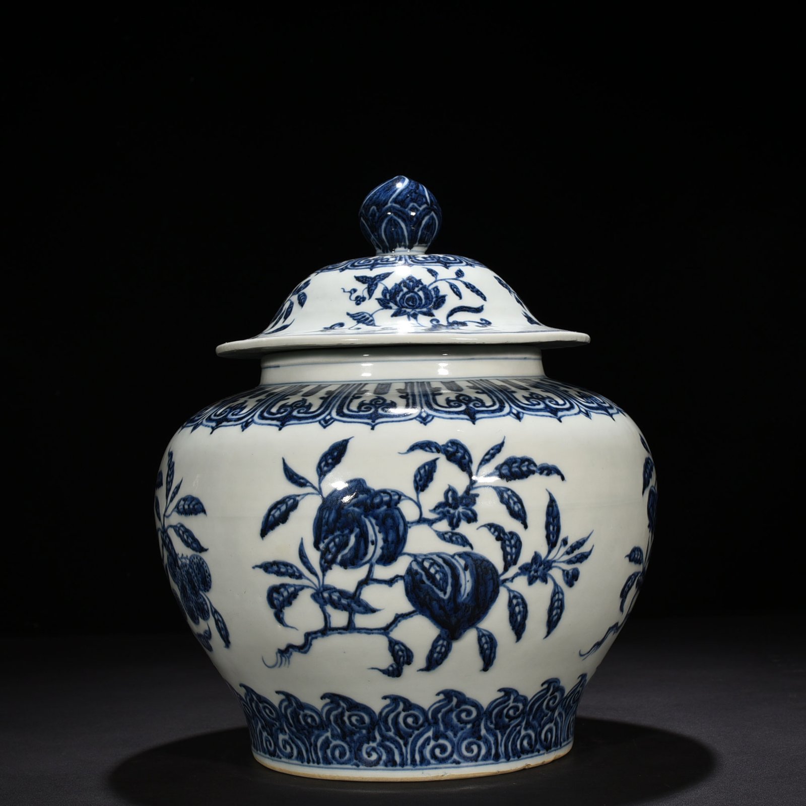 Ming Dynasty Yongle blue and white general jar with broken branches