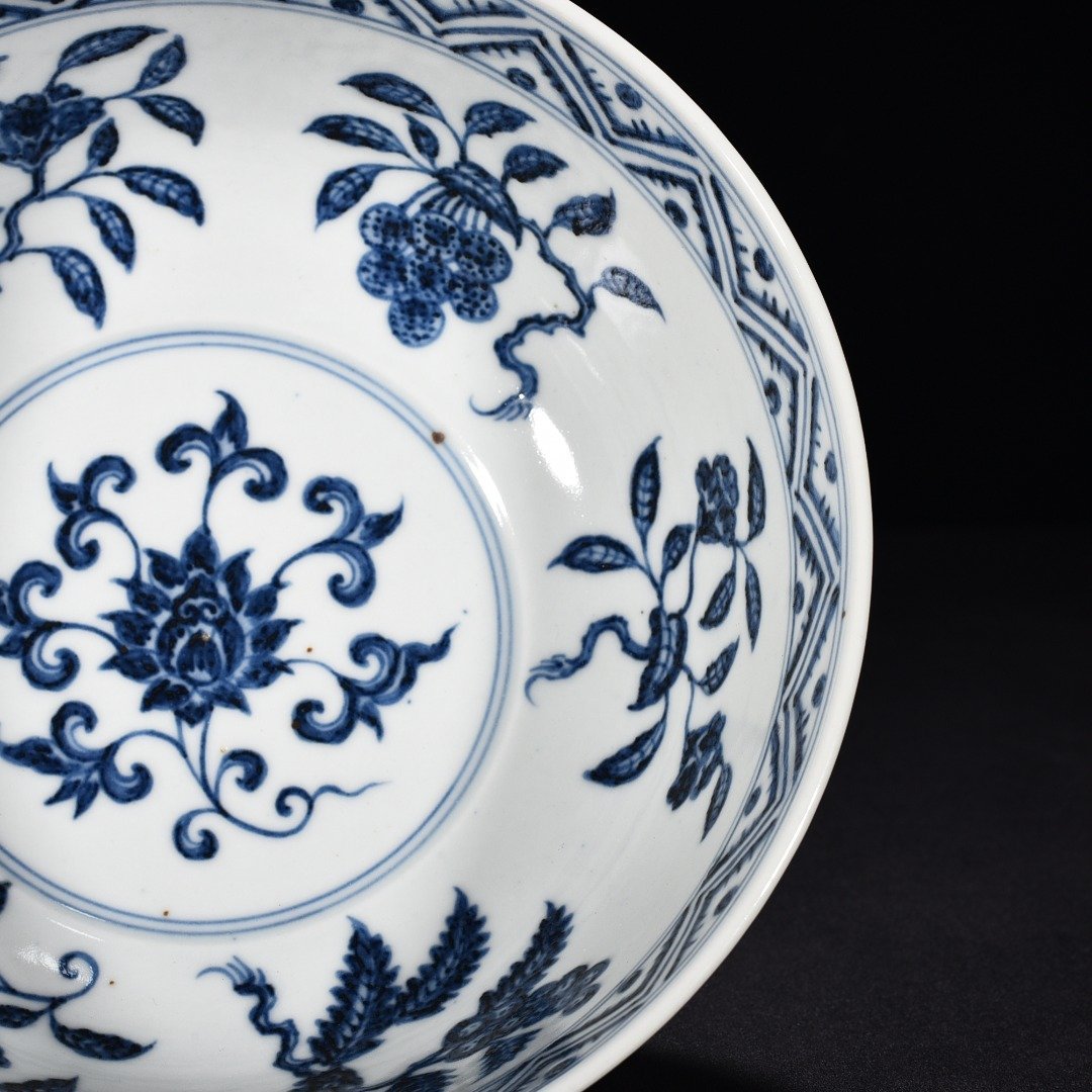 Ming Dynasty Yongle blue and white bowl with folded branches flowers and fruits