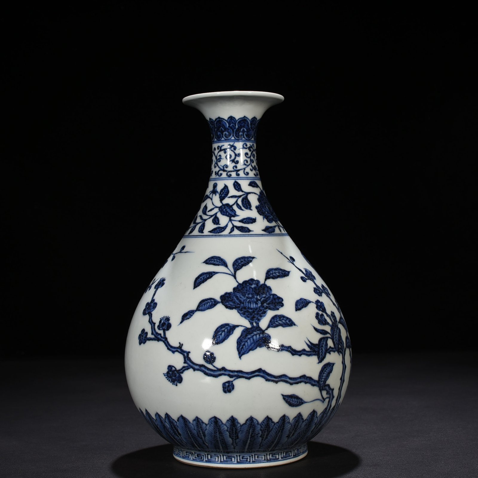 Ming Dynasty Yongle blue and white jade pot and spring vase with folded branches