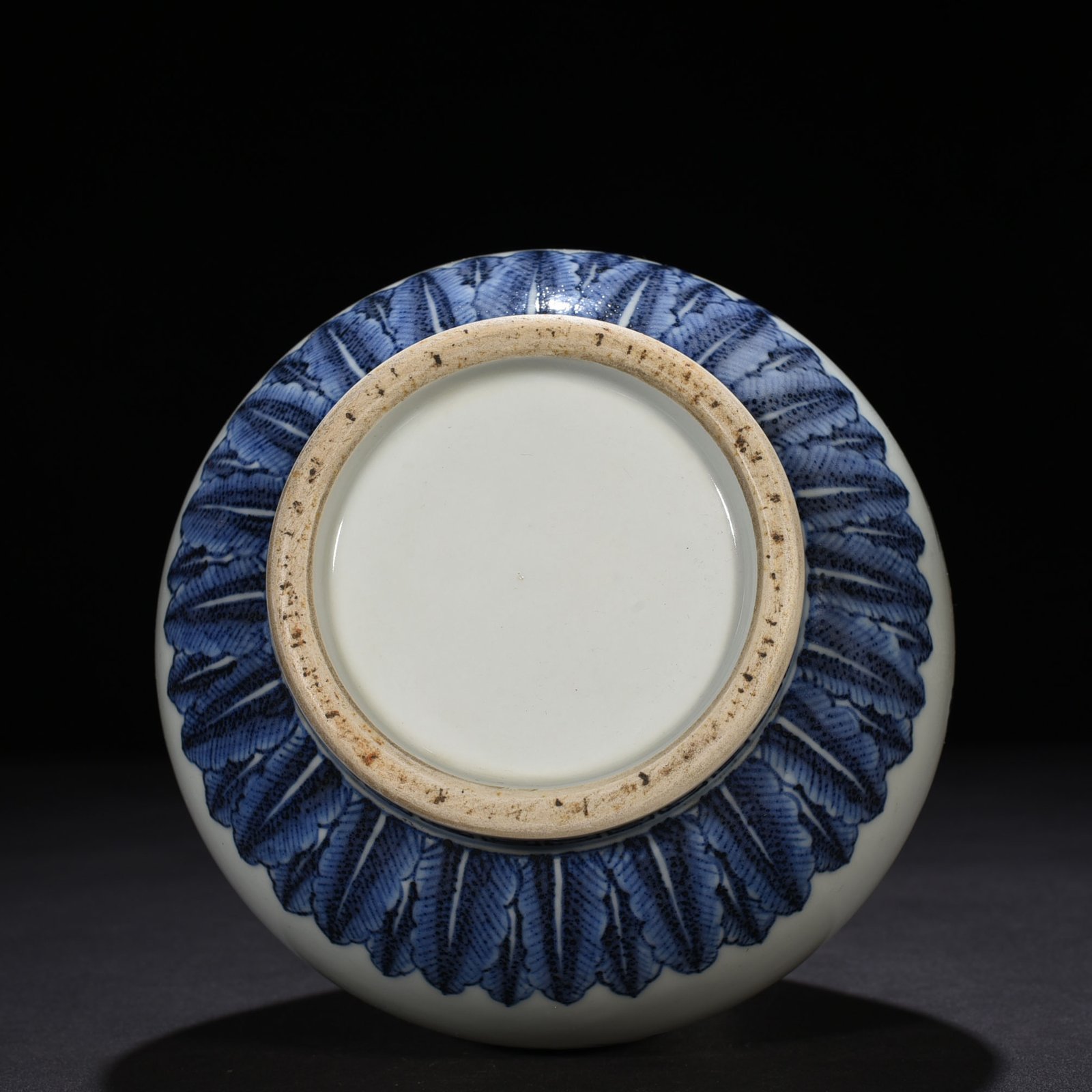 Ming Dynasty Yongle blue and white jade pot and spring vase with folded branches