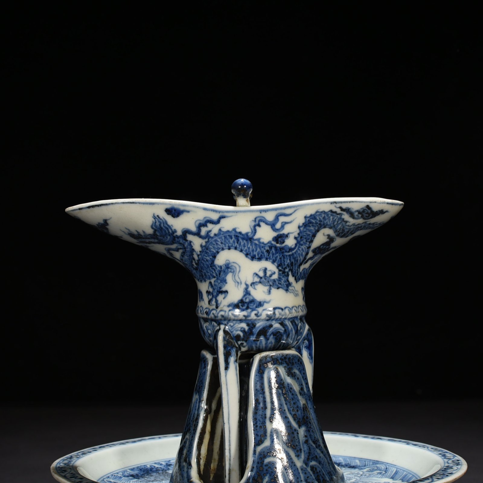 Ming Dynasty Yongle blue and white sea water cloud dragon cup
