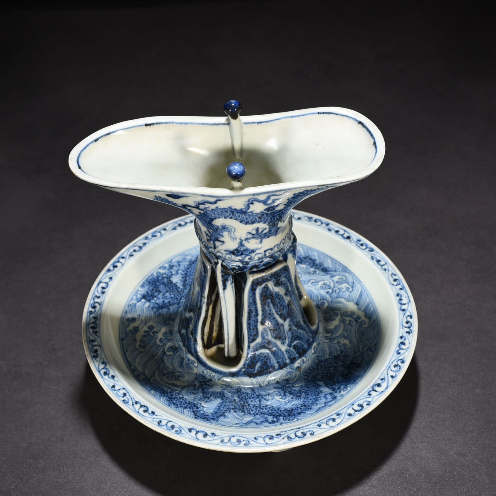 Ming Dynasty Yongle blue and white sea water cloud dragon cup