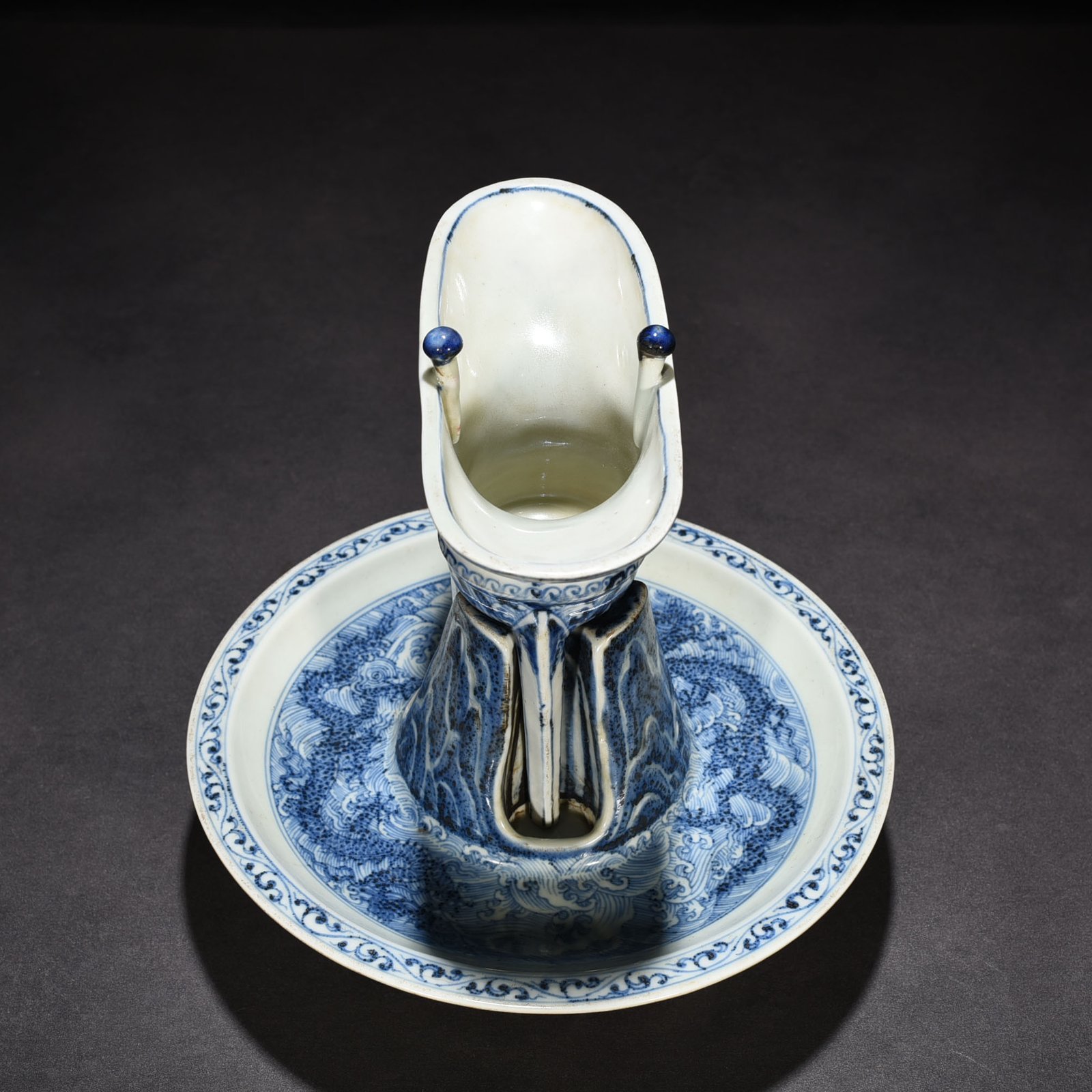 Ming Dynasty Yongle blue and white sea water cloud dragon cup