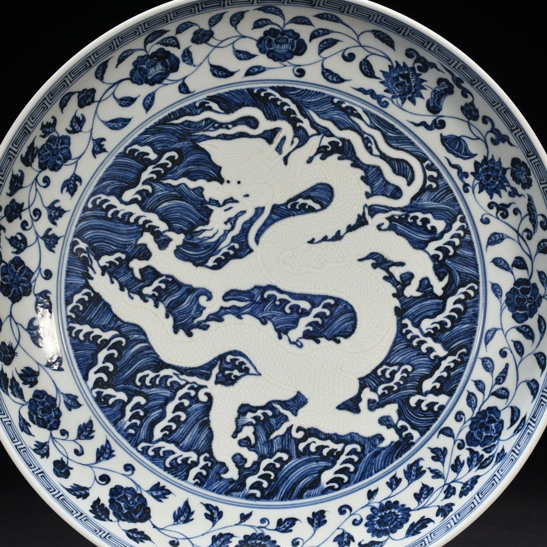 Ming Dynasty Yongle blue and white seawater cone arch five dragon dish