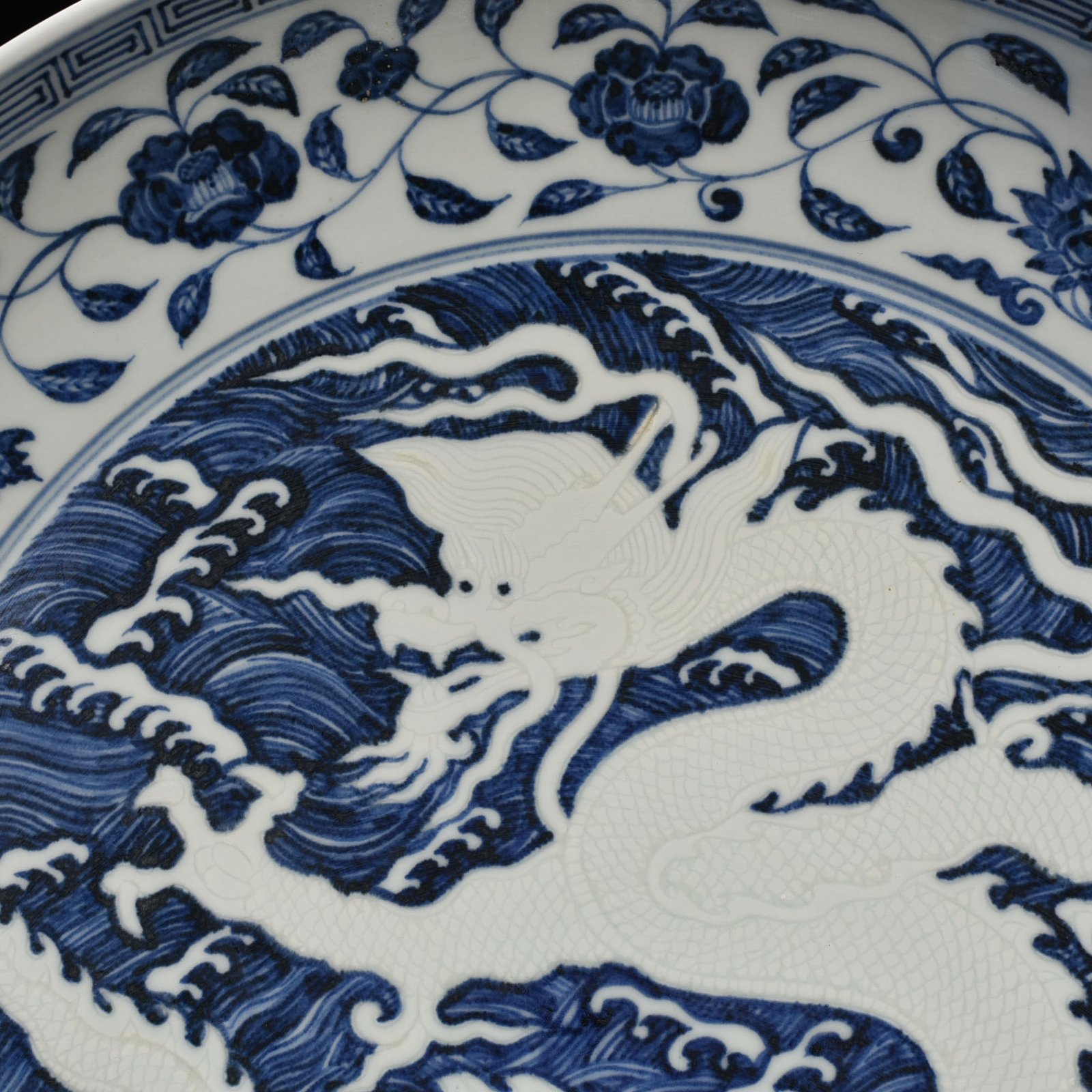 Ming Dynasty Yongle blue and white seawater cone arch five dragon dish
