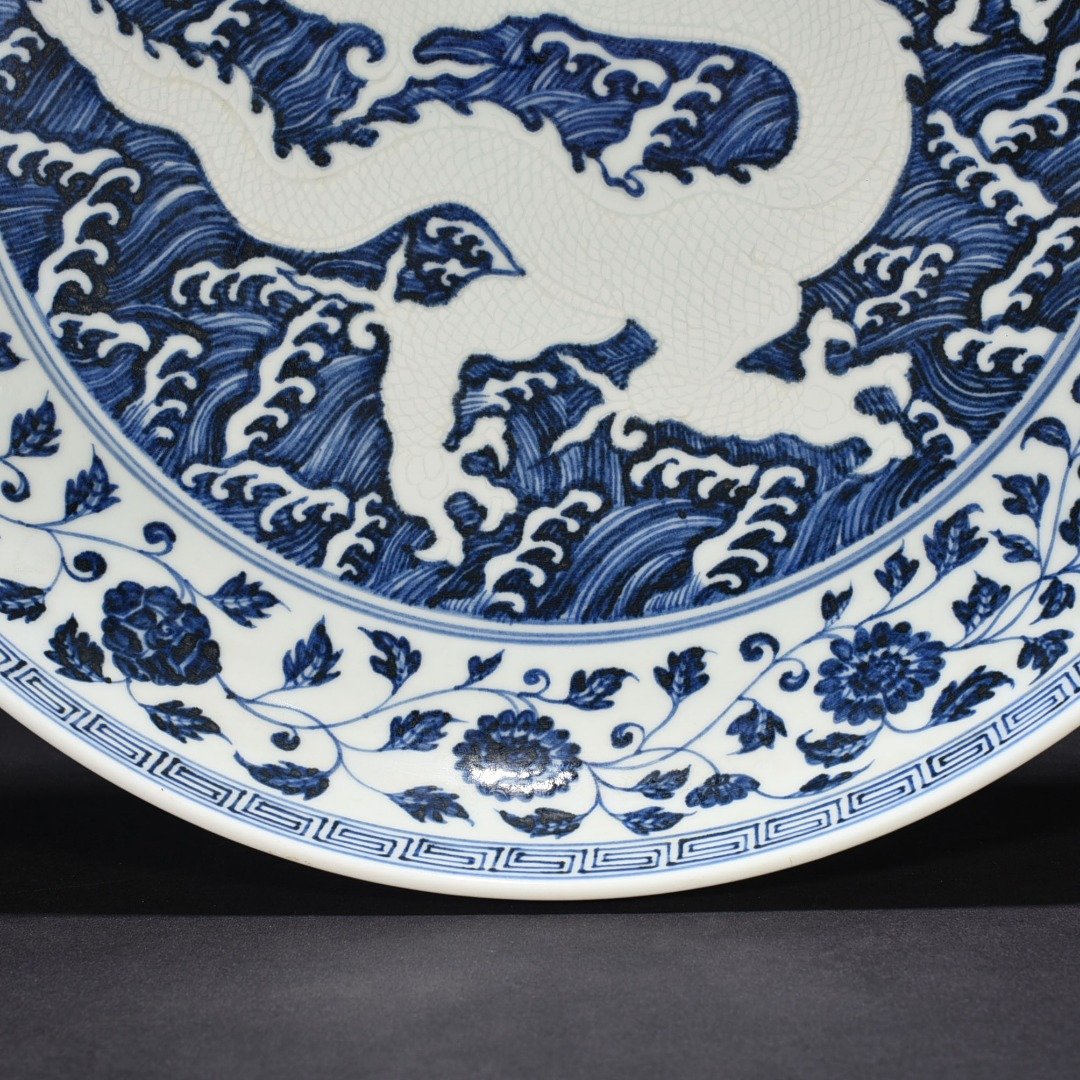 Ming Dynasty Yongle blue and white seawater cone arch five dragon dish